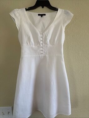 Banana Republic White Linen / Cotton V-Neck Dress, size US 4